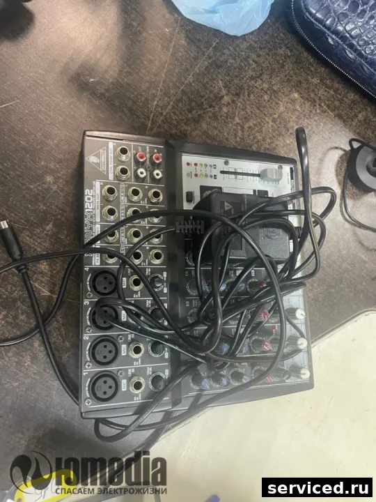 Микшерный пульт BEHRINGER XESYX1202