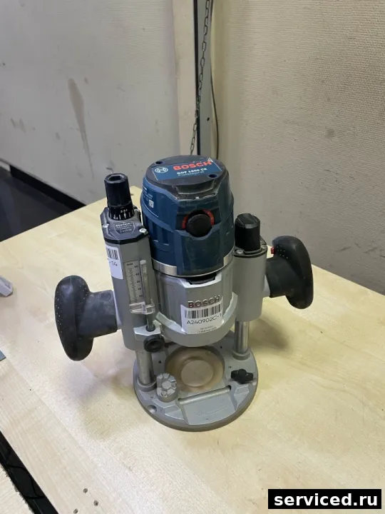 Фрезер Bosch GOF 1600 CE 3601F24000