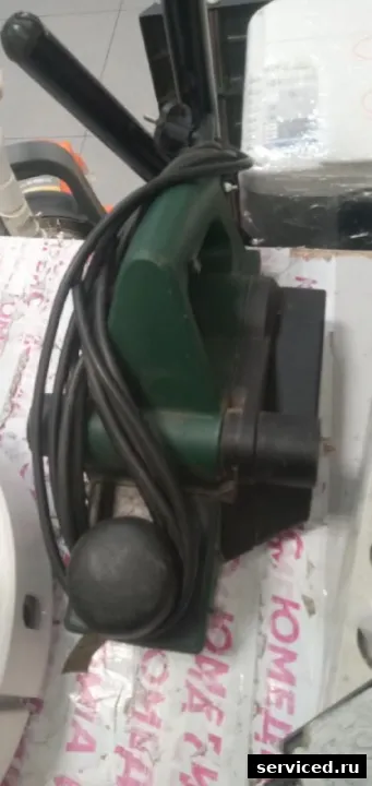 Рубанок Bosch PHO25-82