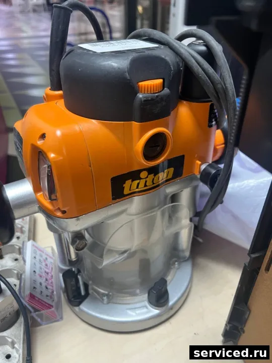 Фрезер TRITON TRA001