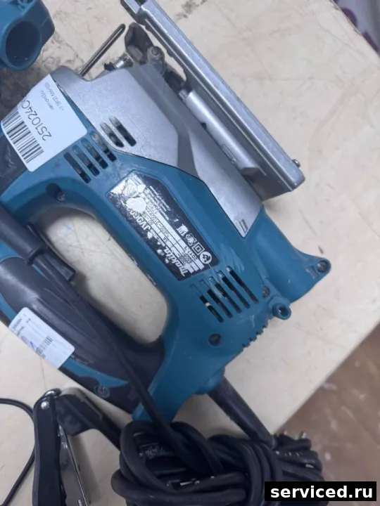 Лобзик Makita JV060