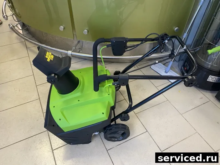 Снегоуборщик Greenworks SNA106