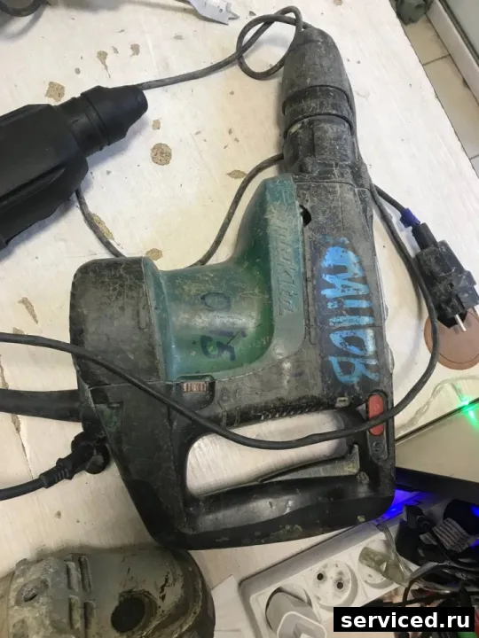 Перфоратор Makita HR4001C